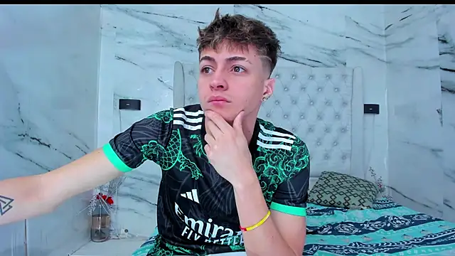 Ari and Storm online show from 22, 11, 2025