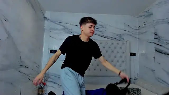 Ari and Storm online show from 20, 12, 2025