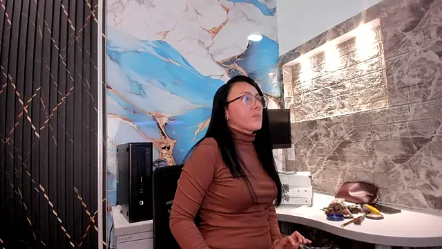 Scarlett 14  online show from 7, 1, 2026