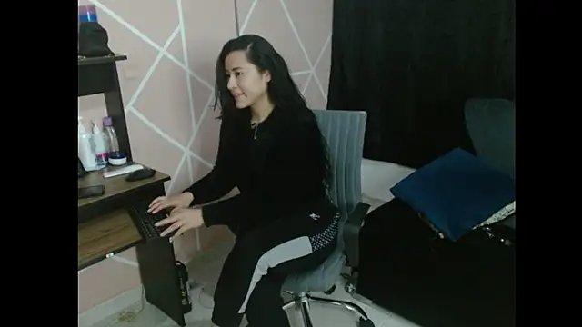 Emily Slave28 online show from 7, 10, 2025