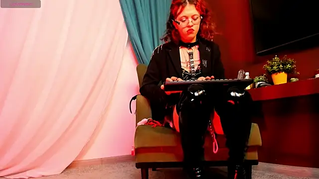 NoelleGothicShadow online show from 12, 9, 2025