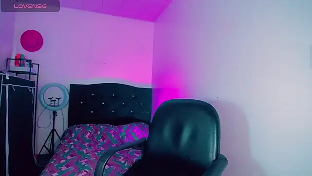 Madiso Santiel online show from 6, 10, 2025