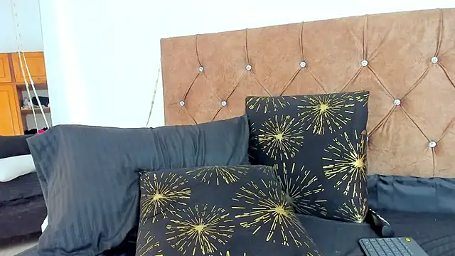 camila collins7 online show from 25, 11, 2025