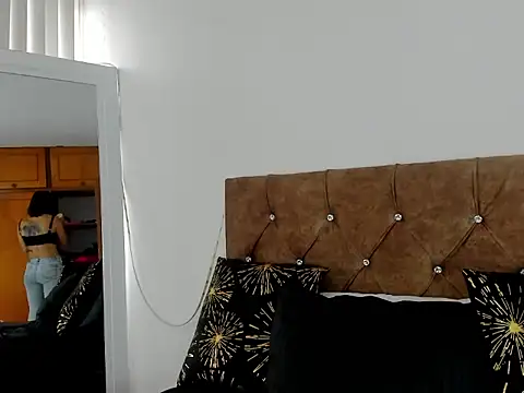 camila collins7 online show from 4, 11, 2025