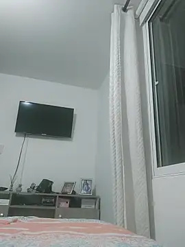 mia mancinii online show from 2, 12, 2025