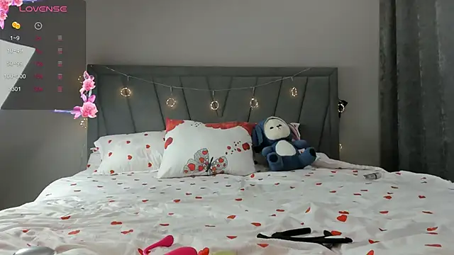 qimiiqo online show from 22, 10, 2025