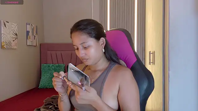 Laly Cherry  online show from 5, 11, 2025