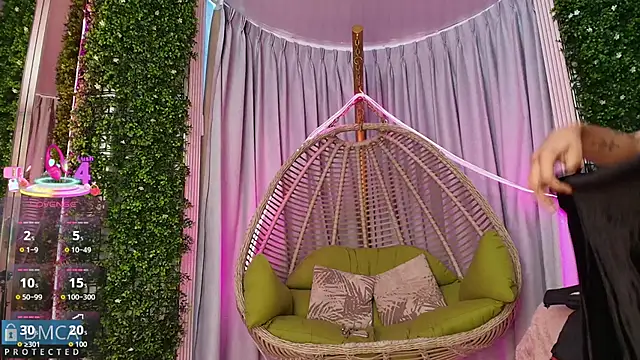 Kiara Zahiri   online show from 2, 10, 2025