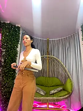 Kiara Zahiri   online show from 9, 9, 2025