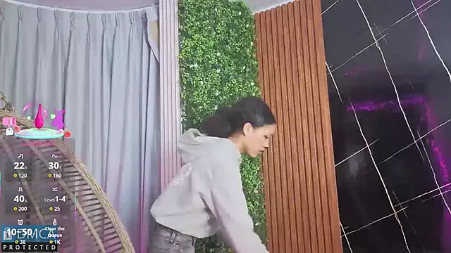 Kiara Zahiri   online show from 31, 10, 2025