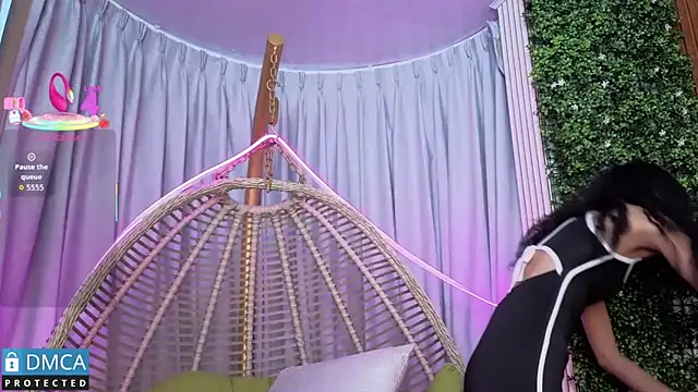 Kiara Zahiri   online show from 11, 10, 2025