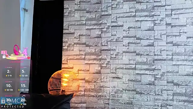 Kiara Zahiri   online show from 29, 11, 2025