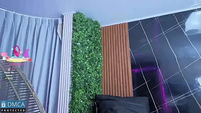 Kiara Zahiri   online show from 28, 10, 2025