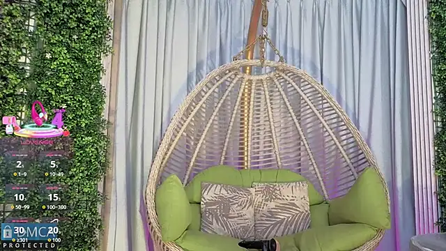 Kiara Zahiri   online show from 4, 11, 2025