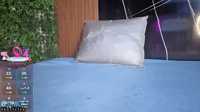 Kiara Zahiri   online show from 21, 10, 2025