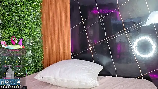 Kiara Zahiri   online show from 7, 10, 2025