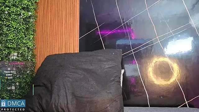 Kiara Zahiri   online show from 14, 11, 2025