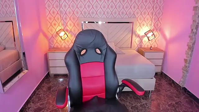 CHRISTY TEIGEN4 online show from 19, 9, 2025