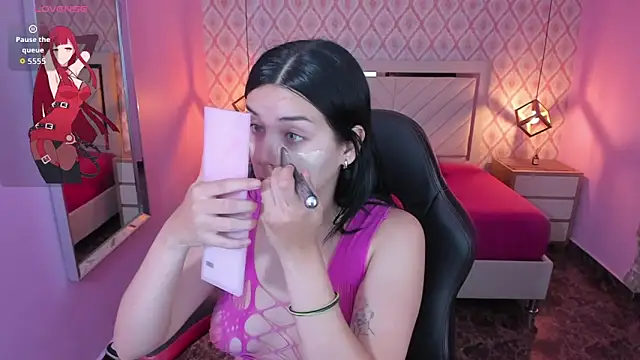 CHRISTY TEIGEN4 online show from 11, 9, 2025