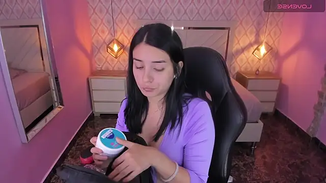 CHRISTY TEIGEN4 online show from 31, 10, 2025