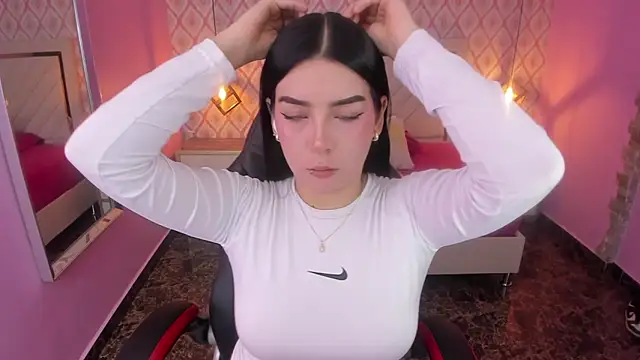 CHRISTY TEIGEN4 online show from 20, 10, 2025