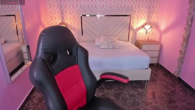 CHRISTY TEIGEN4 online show from 22, 9, 2025