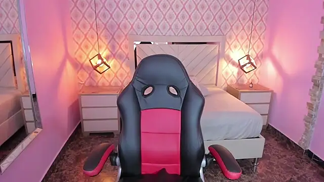 CHRISTY TEIGEN4 online show from 10, 9, 2025