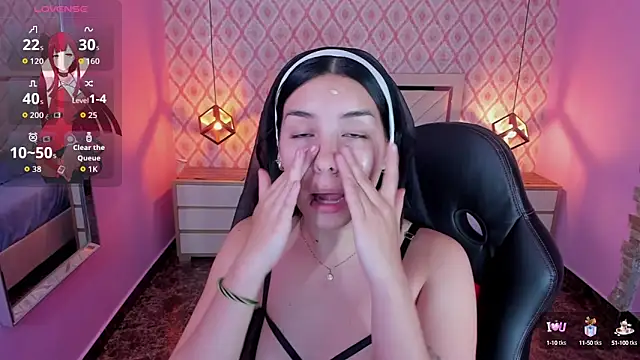 CHRISTY TEIGEN4 online show from 8, 9, 2025