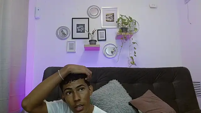 Snapshot of gabriel_boyflex chatting on 8, 9, 2025 gabriel boyflex online show from 8, 9, 2025