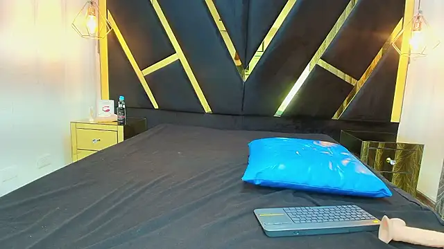 agatha fit online show from 18, 3, 2026