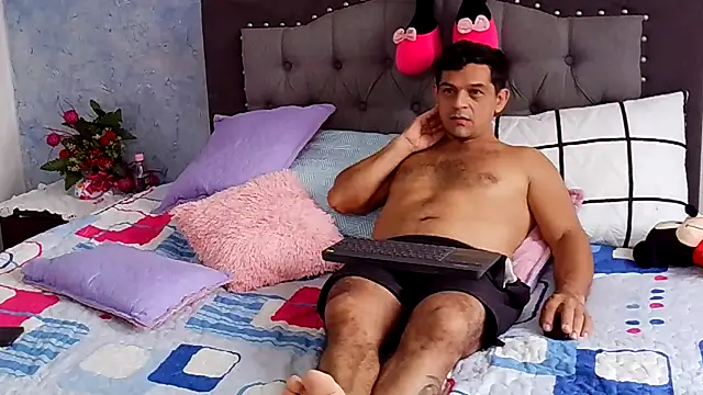 Nicolletorres2 online show from 8, 11, 2025