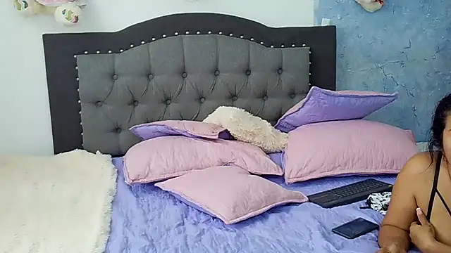 Nicolletorres2 online show from 25, 11, 2025