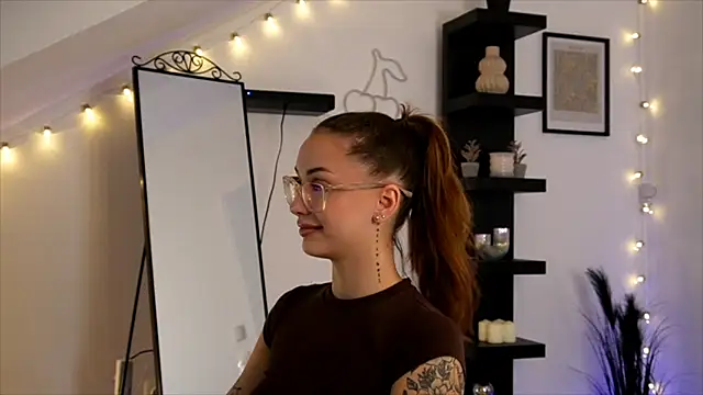 Naomii20   online show from 12, 10, 2025