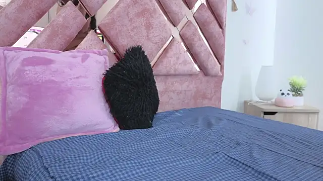 Candy Chloe02 online show from 12, 4, 2026