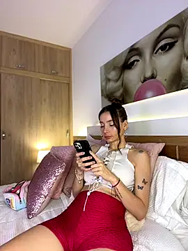 Snapshot of nicolleferragamo chatting on 12, 11, 2025 nicolleferragamo online show from 12, 11, 2025