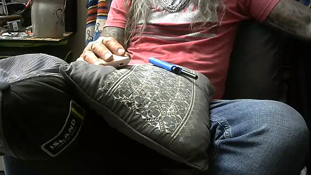 crassanova online show from 14, 4, 2026