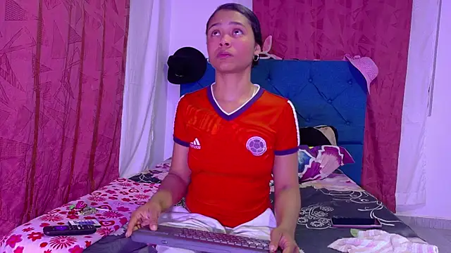 Snapshot of Kristall_06 chatting on 21, 6, 2026 Kristall 06 online show from 21, 6, 2026