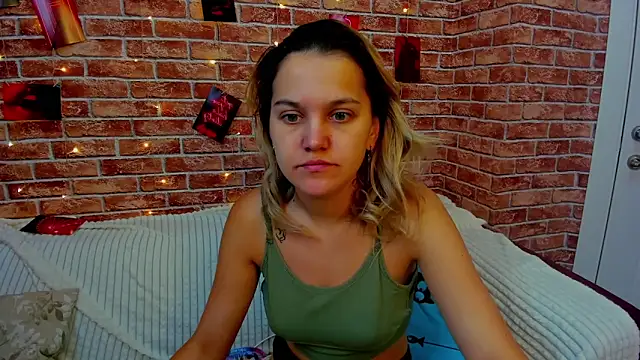 Snapshot of Hot___Jess chatting on 11, 9, 2025 Hot Jess online show from 11, 9, 2025