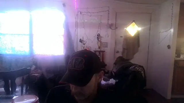 Poundtown1226 online show from 5, 1, 2026