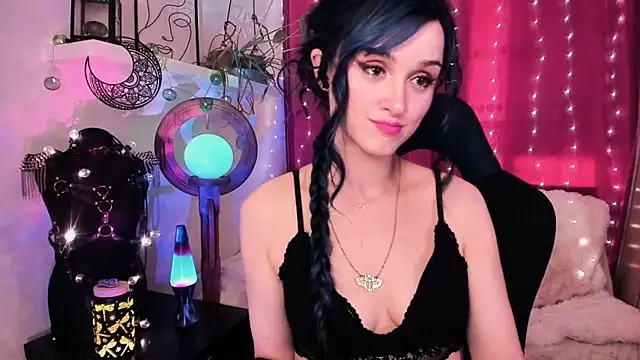 Snapshot of MistressJolie chatting on 7, 7, 2026 MistressJolie online show from 7, 7, 2026