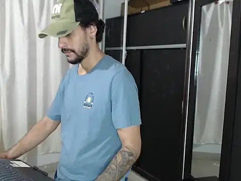 Snapshot of mochakkdj chatting on 22, 12, 2025 mochakkdj online show from 22, 12, 2025