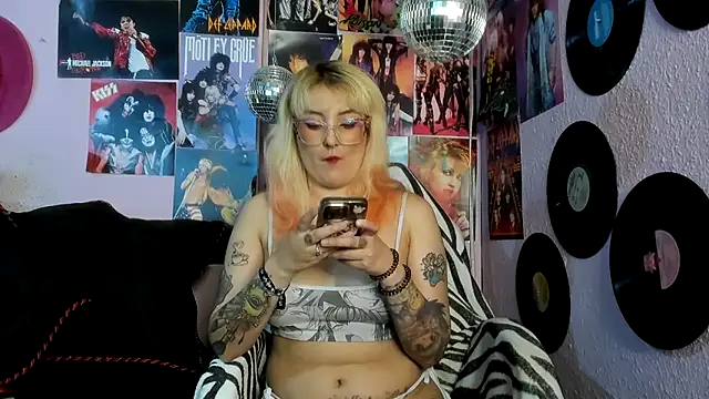 Avril Maria online show from 5, 4, 2026