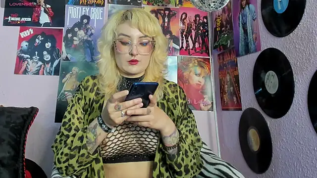 Avril Maria online show from 8, 9, 2025