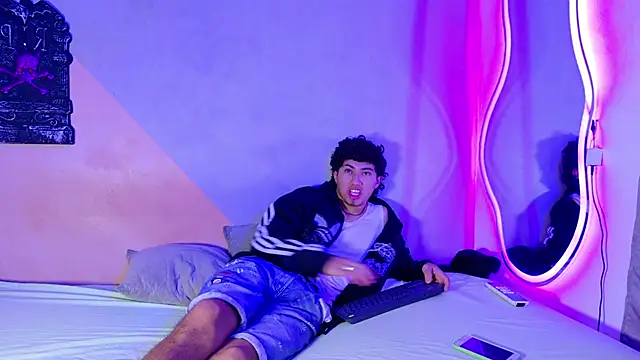 Laura and Kevin online show from 4, 10, 2025