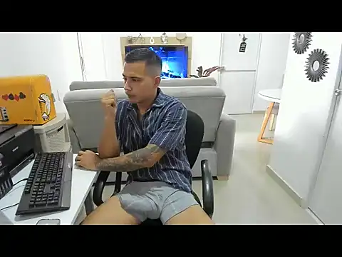 Snapshot of AndrewGmz chatting on 1, 3, 2026 AndrewGmz online show from 1, 3, 2026