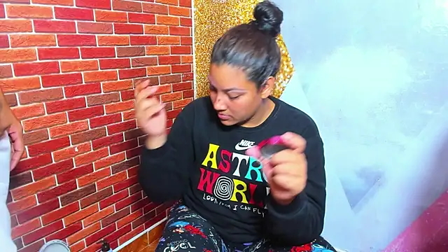 sweet sexy bitch42 online show from 25, 10, 2025