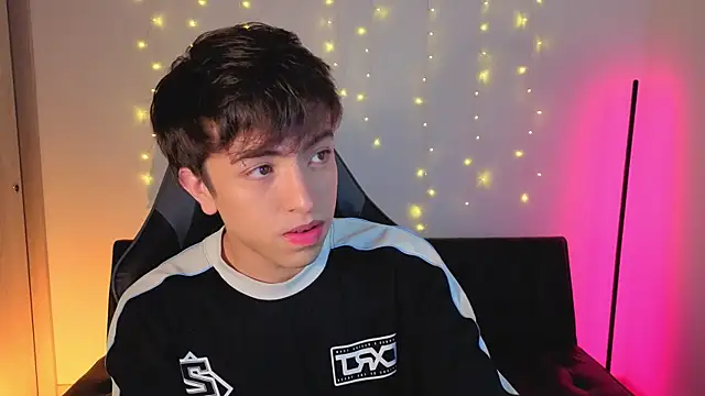 Snapshot of onlinenico chatting on 4, 12, 2025 onlinenico online show from 4, 12, 2025