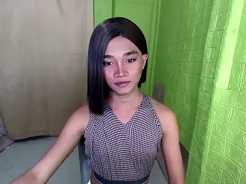 Snapshot of Petite_HugeCock chatting on 19, 9, 2025 Petite HugeCock online show from 19, 9, 2025