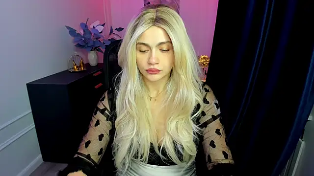 LeslieMineg online show from 25, 9, 2025