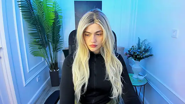 LeslieMineg online show from 10, 10, 2025